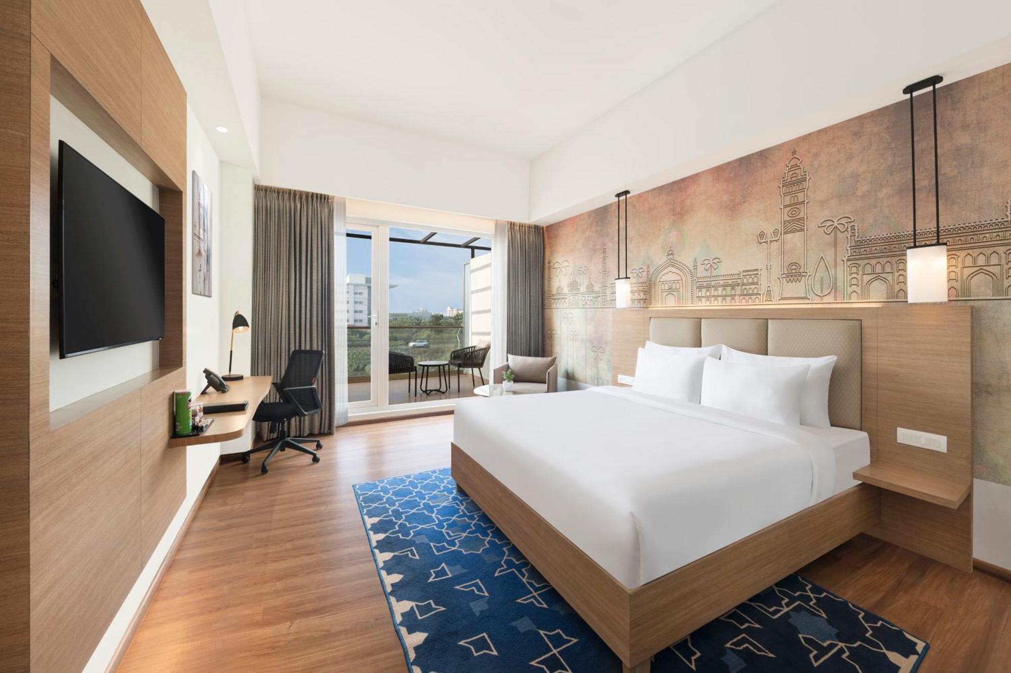 Mercure Gomti Nagar Hotel 4*